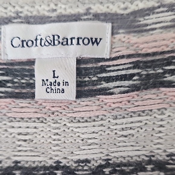 Croft & Barrow V-Neck Sweater in Gray and Pink - Picture 2 of 6